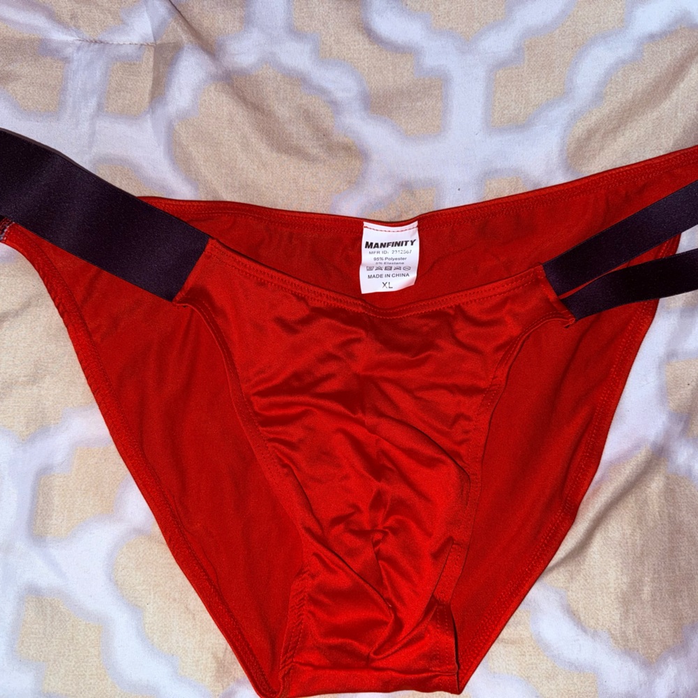 Manifiny Men's Red Briefs